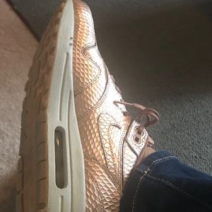 Rose cold Nike AirMax